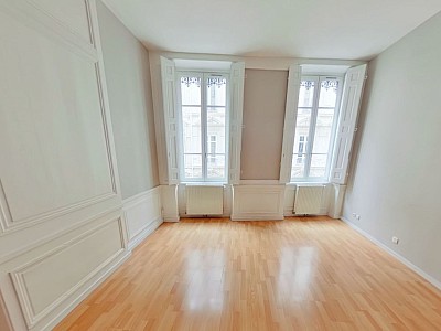 APPARTEMENT T4 A LOUER - LYON 1ER ARRONDISSEMENT Terreaux-Bat-d-Argent - 79.56 m2 - 1199€ charges comprises par mois