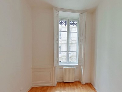 APPARTEMENT T4 A LOUER - LYON 1ER ARRONDISSEMENT Terreaux-Bat-d-Argent - 79.56 m2 - 1199€ charges comprises par mois