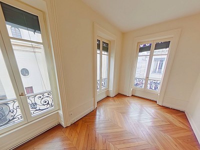 APPARTEMENT T4 A LOUER - LYON 1ER ARRONDISSEMENT La Bourse-Grenette - 102.46 m2 - 1900€ charges comprises par mois