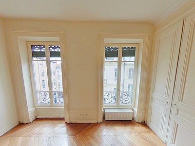 APPARTEMENT T4 A LOUER - LYON 1ER ARRONDISSEMENT La Bourse-Grenette - 102.46 m2 - 1900€ charges comprises par mois