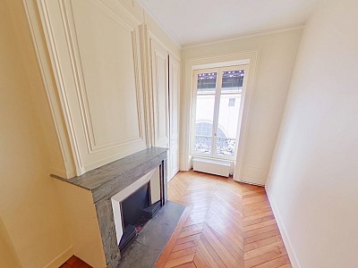 APPARTEMENT T4 A LOUER - LYON 1ER ARRONDISSEMENT La Bourse-Grenette - 102.46 m2 - 1900€ charges comprises par mois