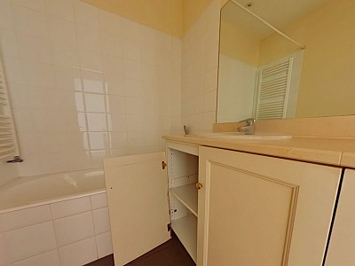 APPARTEMENT T4 A LOUER - LYON 1ER ARRONDISSEMENT La Bourse-Grenette - 102.46 m2 - 1900€ charges comprises par mois