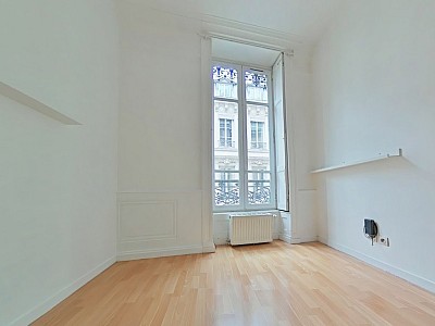 APPARTEMENT T4 A LOUER - LYON 1ER ARRONDISSEMENT Terreaux-Bat-d-Argent - 83.72 m2 - 1350€ charges comprises par mois