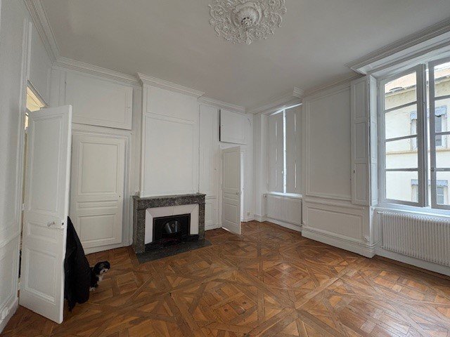 APPARTEMENT T4 A LOUER - LYON 1ER ARRONDISSEMENT Mairie-Martiniere - 107.61 m2 - 1�895�&euro; charges comprises par mois