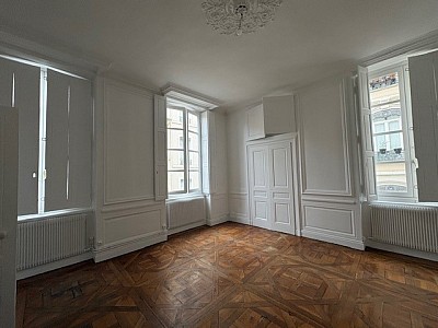 APPARTEMENT T4 A LOUER - LYON 1ER ARRONDISSEMENT Mairie-Martiniere - 107.61 m2 - 1�895�&euro; charges comprises par mois