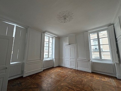 APPARTEMENT T4 A LOUER - LYON 1ER ARRONDISSEMENT Mairie-Martiniere - 107.61 m2 - 1�895�&euro; charges comprises par mois