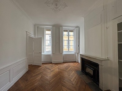 APPARTEMENT T4 A LOUER - LYON 1ER ARRONDISSEMENT Mairie-Martiniere - 107.61 m2 - 1�895�&euro; charges comprises par mois