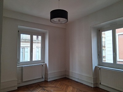 APPARTEMENT T4 A LOUER - LYON 2EME ARRONDISSEMENT Bellecour-a Gourjus - 80.55 m2 - 1392€ charges comprises par mois