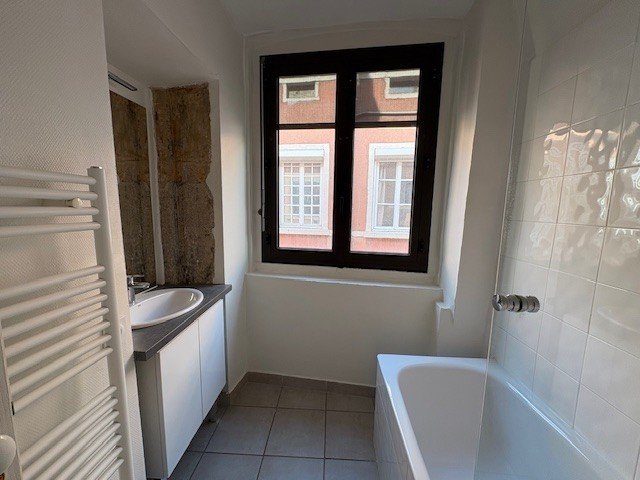 APPARTEMENT T4 A LOUER - LYON 2EME ARRONDISSEMENT Bellecour-a Gourjus - 80.55 m2 - 1�392�&euro; charges comprises par mois