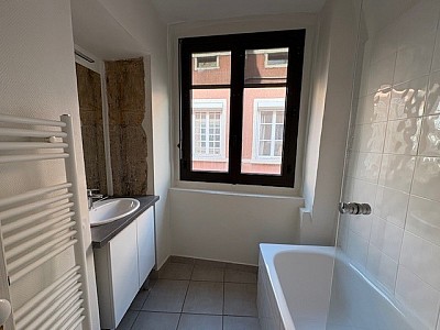 APPARTEMENT T4 A LOUER - LYON 2EME ARRONDISSEMENT Bellecour-a Gourjus - 80.55 m2 - 1 392 € charges comprises par mois