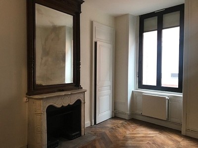 APPARTEMENT T4 A LOUER - LYON 2EME ARRONDISSEMENT - 80,54 m2 - 1422,83 € charges comprises par mois
