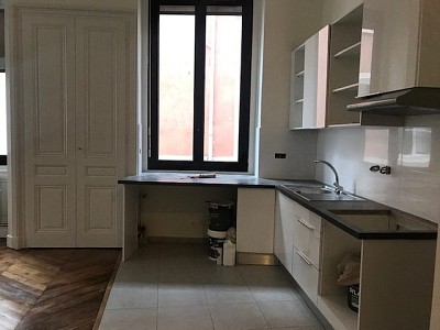 APPARTEMENT T4 A LOUER - LYON 2EME ARRONDISSEMENT - 80,54 m2 - 1422,83 € charges comprises par mois