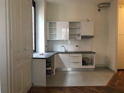 APPARTEMENT T4 A LOUER - LYON 2EME ARRONDISSEMENT - 80,54 m2 - 1422,83 € charges comprises par mois