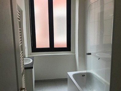 APPARTEMENT T4 A LOUER - LYON 2EME ARRONDISSEMENT - 80,54 m2 - 1422,83 € charges comprises par mois