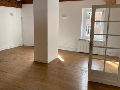 APPARTEMENT T4 A LOUER - LYON 2EME ARRONDISSEMENT - 92.42 m2 - 1490 € charges comprises par mois
