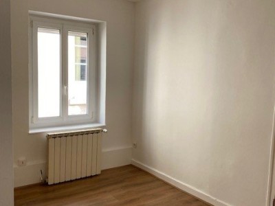 APPARTEMENT T4 A LOUER - LYON 2EME ARRONDISSEMENT - 92.42 m2 - 1490 € charges comprises par mois