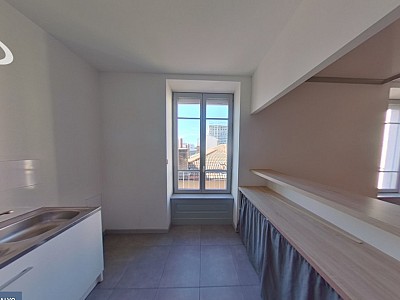 APPARTEMENT T4 A LOUER - LYON 2EME ARRONDISSEMENT Sainte-Blandine-Casimir Perier - 101.98 m2 - 1280€ charges comprises par mois