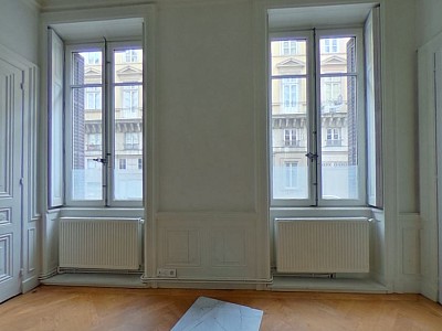 APPARTEMENT T4 A LOUER - LYON 2EME ARRONDISSEMENT Bellecour-Sala - 118.91 m2 - 1615€ charges comprises par mois