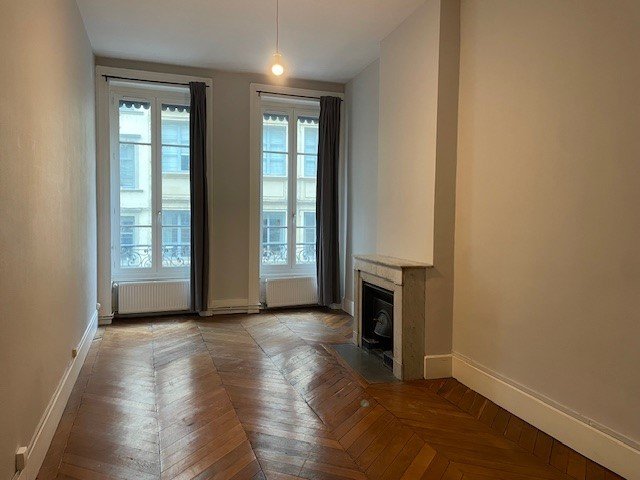 APPARTEMENT T4 A LOUER - LYON 2EME ARRONDISSEMENT La Bourse-Grenette - 131.8 m2 - 1�590�&euro; charges comprises par mois