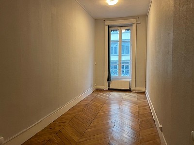 APPARTEMENT T4 A LOUER - LYON 2EME ARRONDISSEMENT La Bourse-Grenette - 131.8 m2 - 1 590 € charges comprises par mois