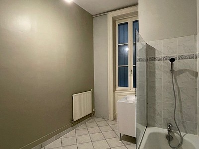 APPARTEMENT T4 A LOUER - LYON 2EME ARRONDISSEMENT La Bourse-Grenette - 131.8 m2 - 1 590 € charges comprises par mois