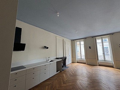 APPARTEMENT T4 A LOUER - LYON 2EME ARRONDISSEMENT Ampere-Ainay - 116.93 m2 - 1950€ charges comprises par mois