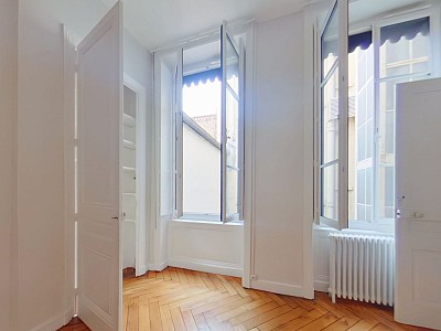 APPARTEMENT T4 A LOUER - LYON 2EME ARRONDISSEMENT Bellecour-a Gourjus - 99.89 m2 - 1998€ charges comprises par mois