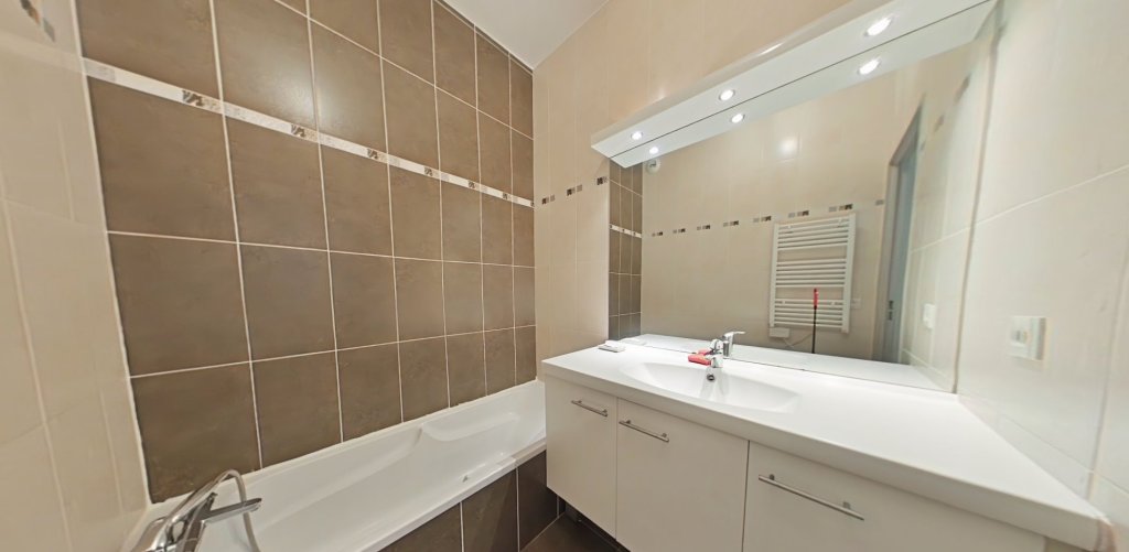 APPARTEMENT T4 A LOUER - LYON 2EME ARRONDISSEMENT Rambaud-Seguin - 109.3 m2 - 2 190 &euro; charges comprises par mois