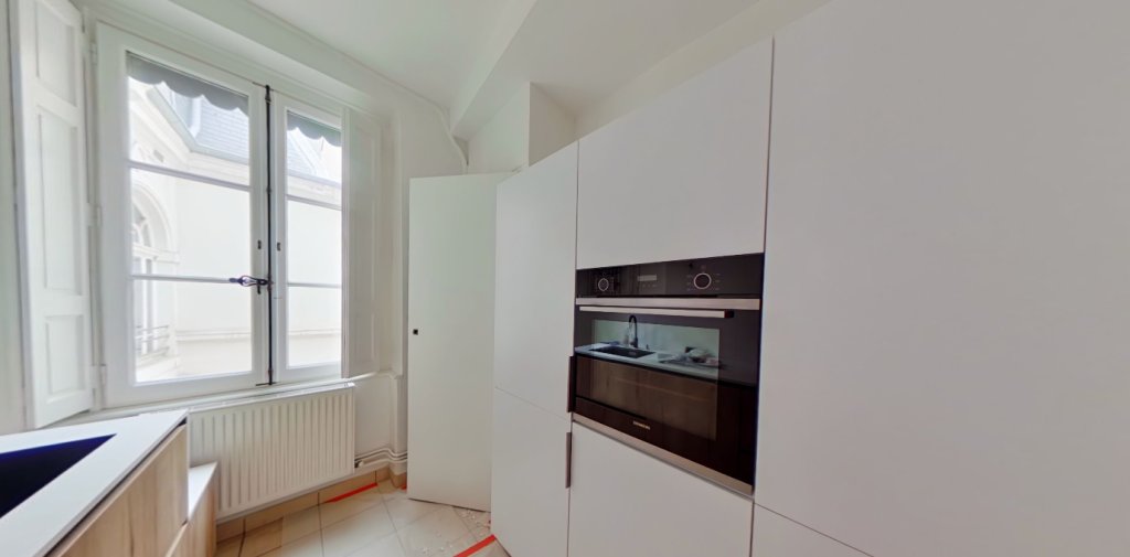 APPARTEMENT T4 A LOUER - LYON 2EME ARRONDISSEMENT - 112.8 m2 - 1 655 &euro; charges comprises par mois