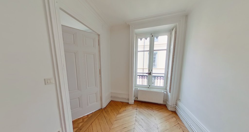 APPARTEMENT T4 A LOUER - LYON 2EME ARRONDISSEMENT - 112.8 m2 - 1 655 &euro; charges comprises par mois