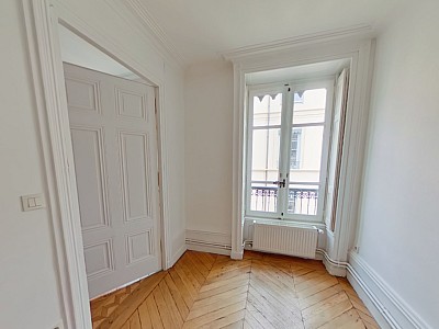 APPARTEMENT T4 A LOUER - LYON 2EME ARRONDISSEMENT - 112.8 m2 - 1 655 &euro; charges comprises par mois
