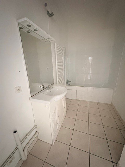 APPARTEMENT T4 A LOUER - LYON 2EME ARRONDISSEMENT - 112.8 m2 - 1 655 &euro; charges comprises par mois