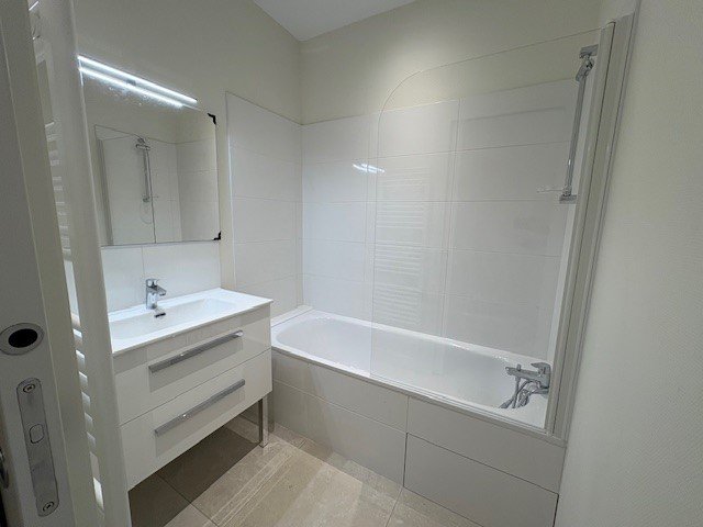 APPARTEMENT T4 A LOUER - LYON 3EME ARRONDISSEMENT Jussieu - 144 m2 - 2 225 &euro; charges comprises par mois