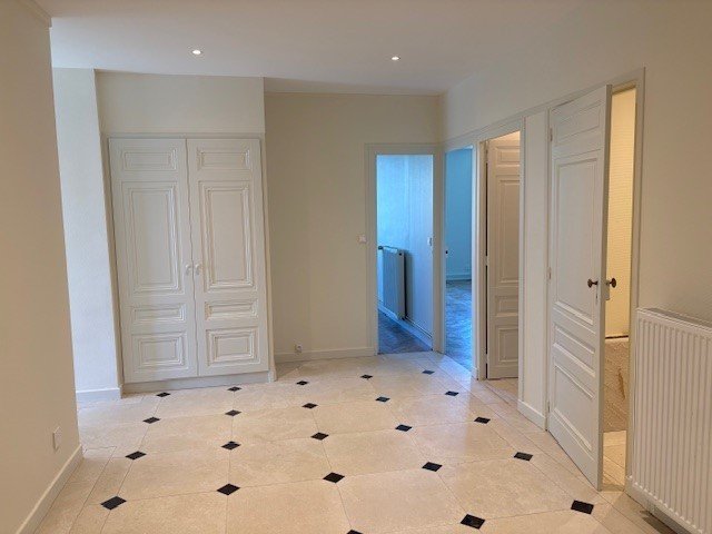 APPARTEMENT T4 A LOUER - LYON 3EME ARRONDISSEMENT Jussieu - 144 m2 - 2 225 &euro; charges comprises par mois