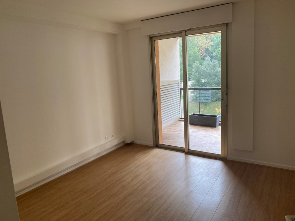 APPARTEMENT T4 A LOUER - LYON 4EME ARRONDISSEMENT Lyon Plage-Ypres - 113.6 m2 - 1 989 &euro; charges comprises par mois