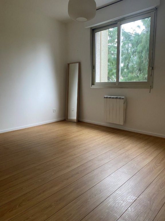 APPARTEMENT T4 A LOUER - LYON 4EME ARRONDISSEMENT Lyon Plage-Ypres - 113.6 m2 - 1 989 &euro; charges comprises par mois