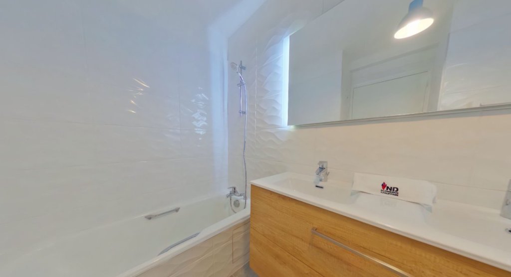 APPARTEMENT T4 A LOUER - LYON 4EME ARRONDISSEMENT Lyon Plage-Ypres - 113.6 m2 - 1 989 &euro; charges comprises par mois