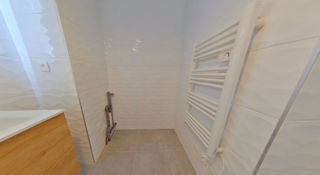 APPARTEMENT T4 A LOUER - LYON 4EME ARRONDISSEMENT Lyon Plage-Ypres - 113.6 m2 - 1 989 &euro; charges comprises par mois