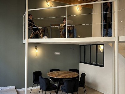 APPARTEMENT T4 A LOUER - LYON 4EME ARRONDISSEMENT Boucle Louis Thevenet - 121.1 m2 - 2 350 € charges comprises par mois