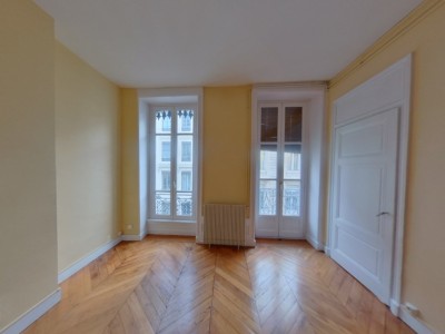 APPARTEMENT T4 A LOUER - LYON 5EME ARRONDISSEMENT - 111.99 m2 - 1465 € charges comprises par mois