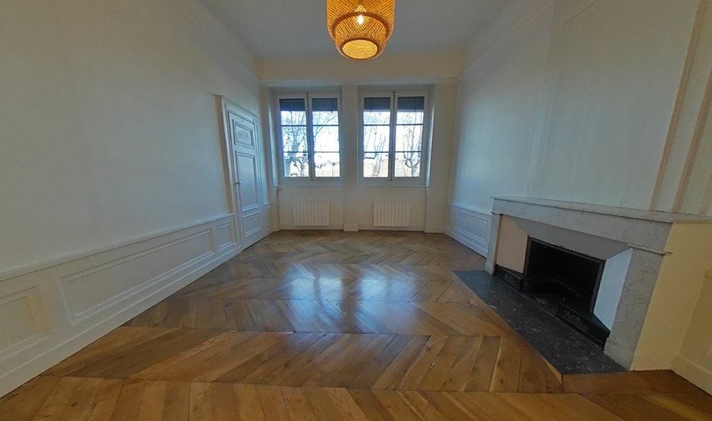 APPARTEMENT T4 A LOUER - LYON 5EME ARRONDISSEMENT Saint-Jean - 95.62 m2 - 1 485 &euro; charges comprises par mois