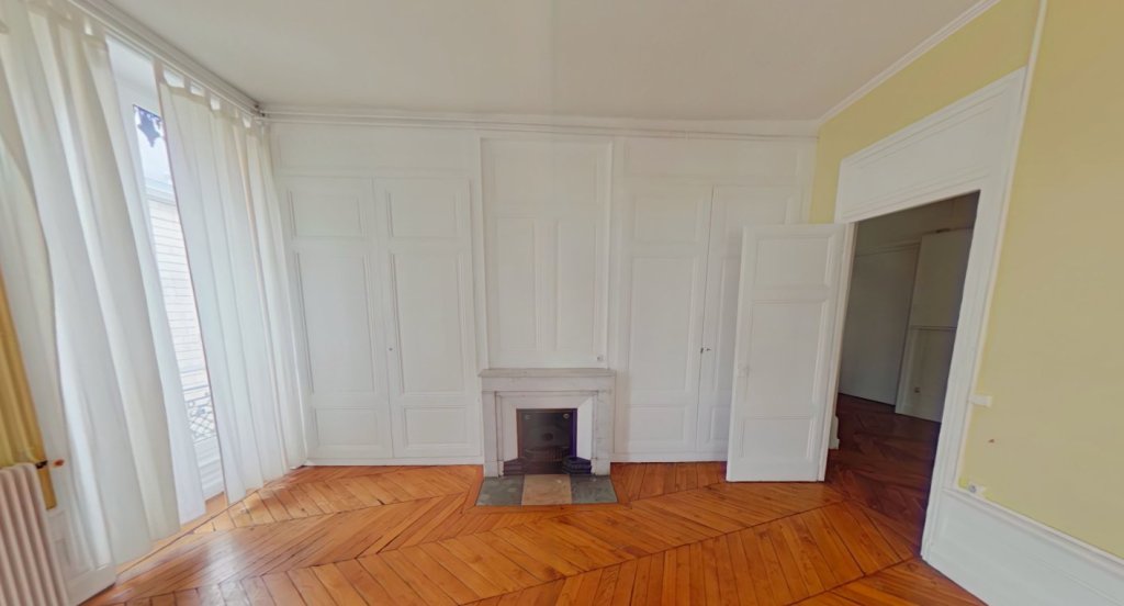 APPARTEMENT T4 A LOUER - LYON 5EME ARRONDISSEMENT Saint-Paul - 111.99 m2 - 1 500 &euro; charges comprises par mois