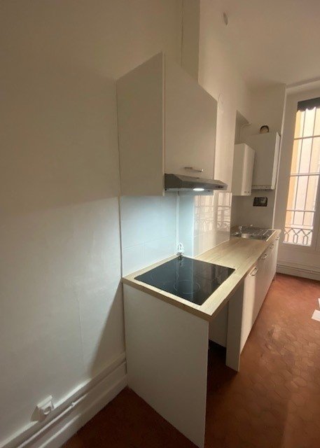 APPARTEMENT T4 A LOUER - LYON 5EME ARRONDISSEMENT Saint-Paul - 111.99 m2 - 1 500 &euro; charges comprises par mois