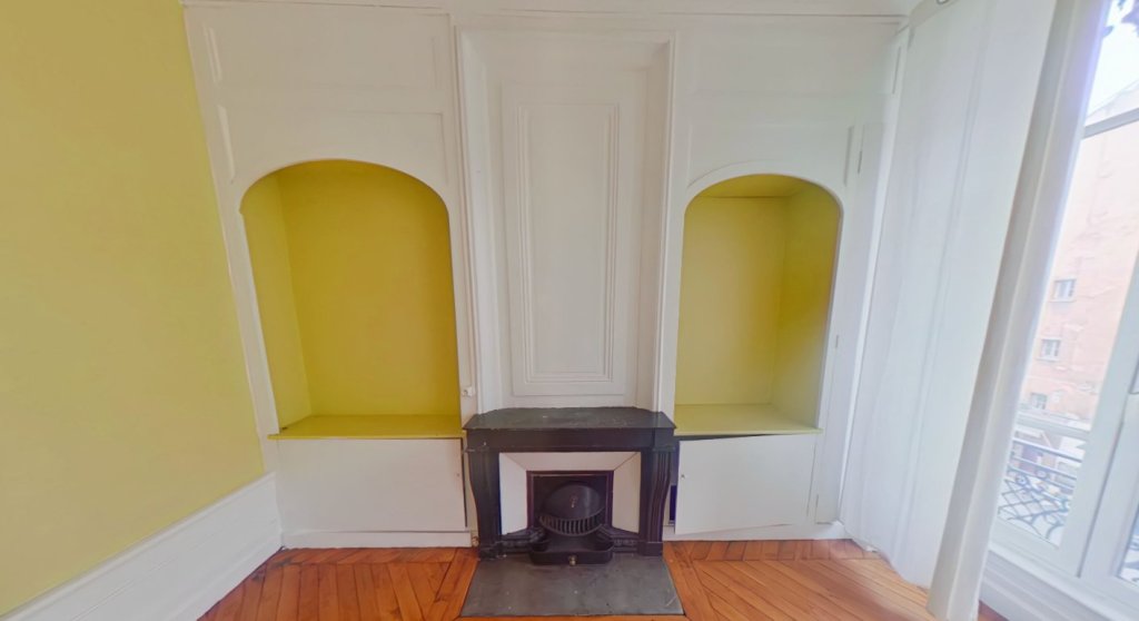 APPARTEMENT T4 A LOUER - LYON 5EME ARRONDISSEMENT Saint-Paul - 111.99 m2 - 1 500 &euro; charges comprises par mois