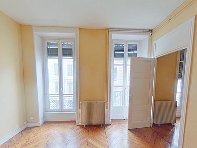 APPARTEMENT T4 A LOUER - LYON 5EME ARRONDISSEMENT Saint-Paul - 111.99 m2 - 1 500 € charges comprises par mois