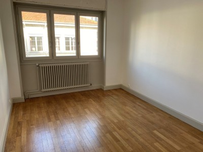 APPARTEMENT T4 A LOUER - LYON 6EME ARRONDISSEMENT - 106 m2 - 1590 € charges comprises par mois