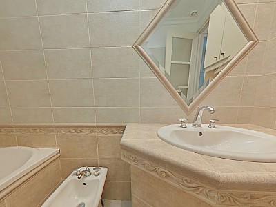 APPARTEMENT T4 A LOUER - LYON 6EME ARRONDISSEMENT Les Belges - 127.31 m2 - 2 660 € charges comprises par mois