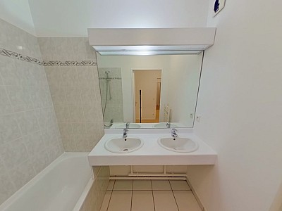 APPARTEMENT T4 A LOUER - LYON 6EME ARRONDISSEMENT Vauban - 95.35 m2 - 1539€ charges comprises par mois