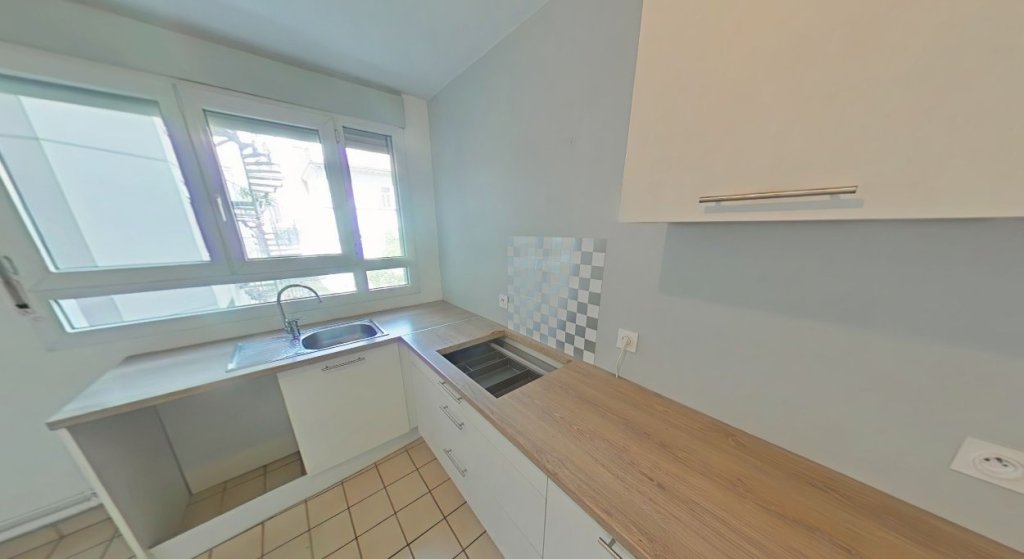 APPARTEMENT T4 A LOUER - LYON 6EME ARRONDISSEMENT Vauban - 92.47 m2 - 1 695 &euro; charges comprises par mois