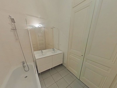 APPARTEMENT T4 A LOUER - LYON 6EME ARRONDISSEMENT Moliere - 125.74 m2 - 1 940 &euro; charges comprises par mois